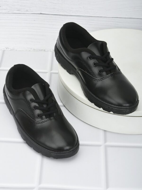 Black Laces Small - Image 2